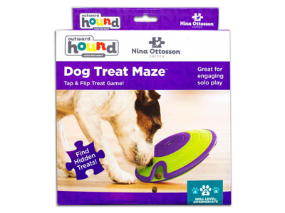 Dog treat maze plast