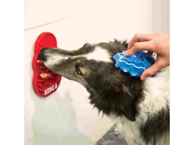 KONG Licks L – Slikkemåtte & Godbidsdispenser til Hund