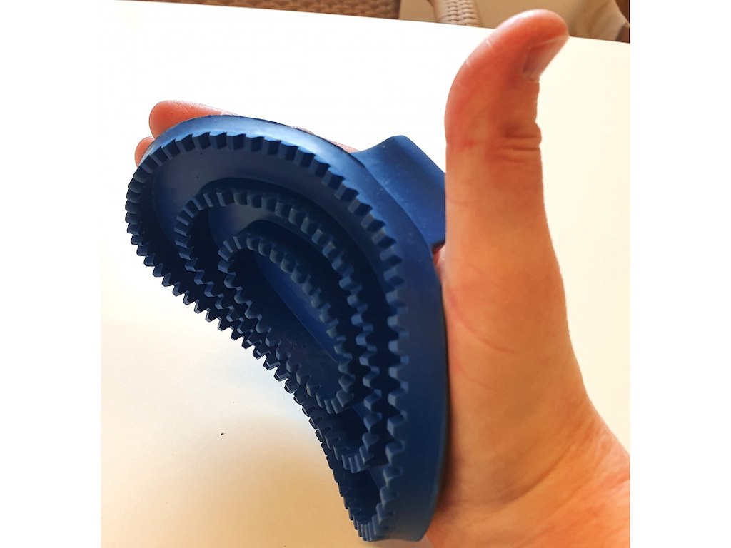 GUMMIBØRSTE BLÅ 9,5X14,5CM