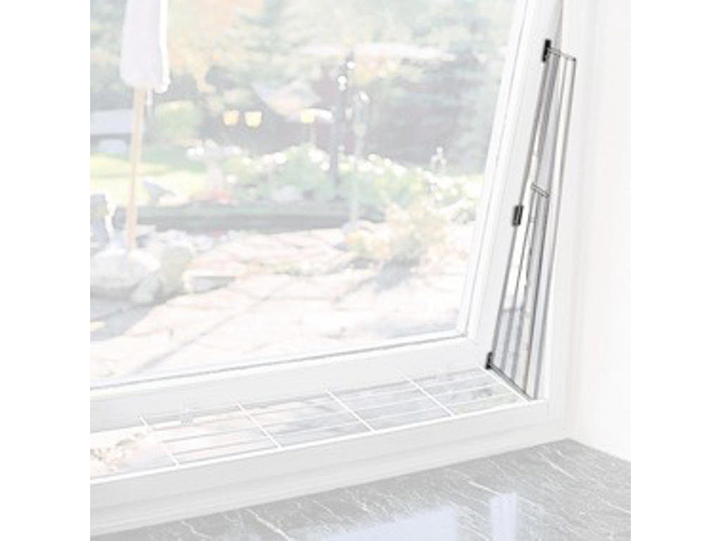 Kat beskyttelsesgitter til side af vindue