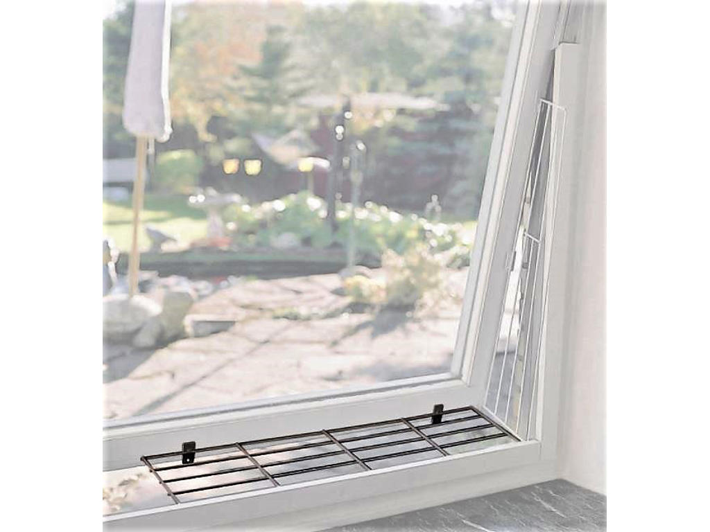 Kat beskyttelsesgitter til bunden af vindue 