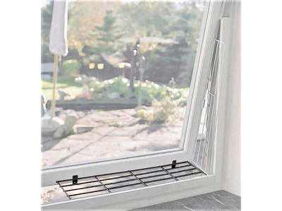 Kat beskyttelsesgitter til bunden af vindue 